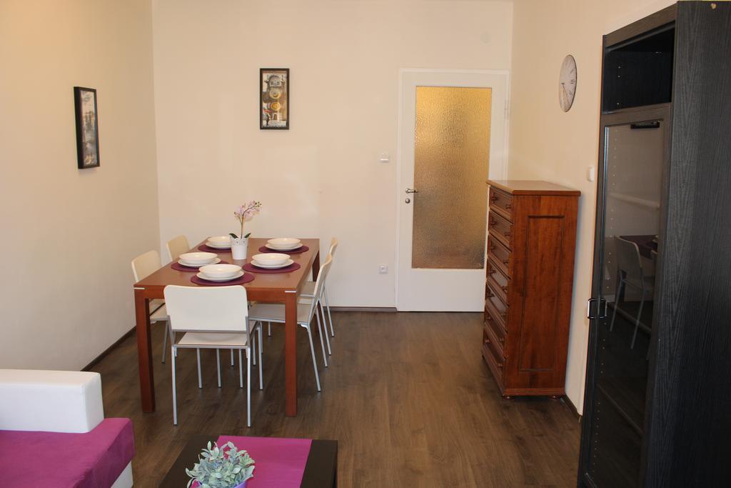 Go Native Prague Apartment Luaran gambar